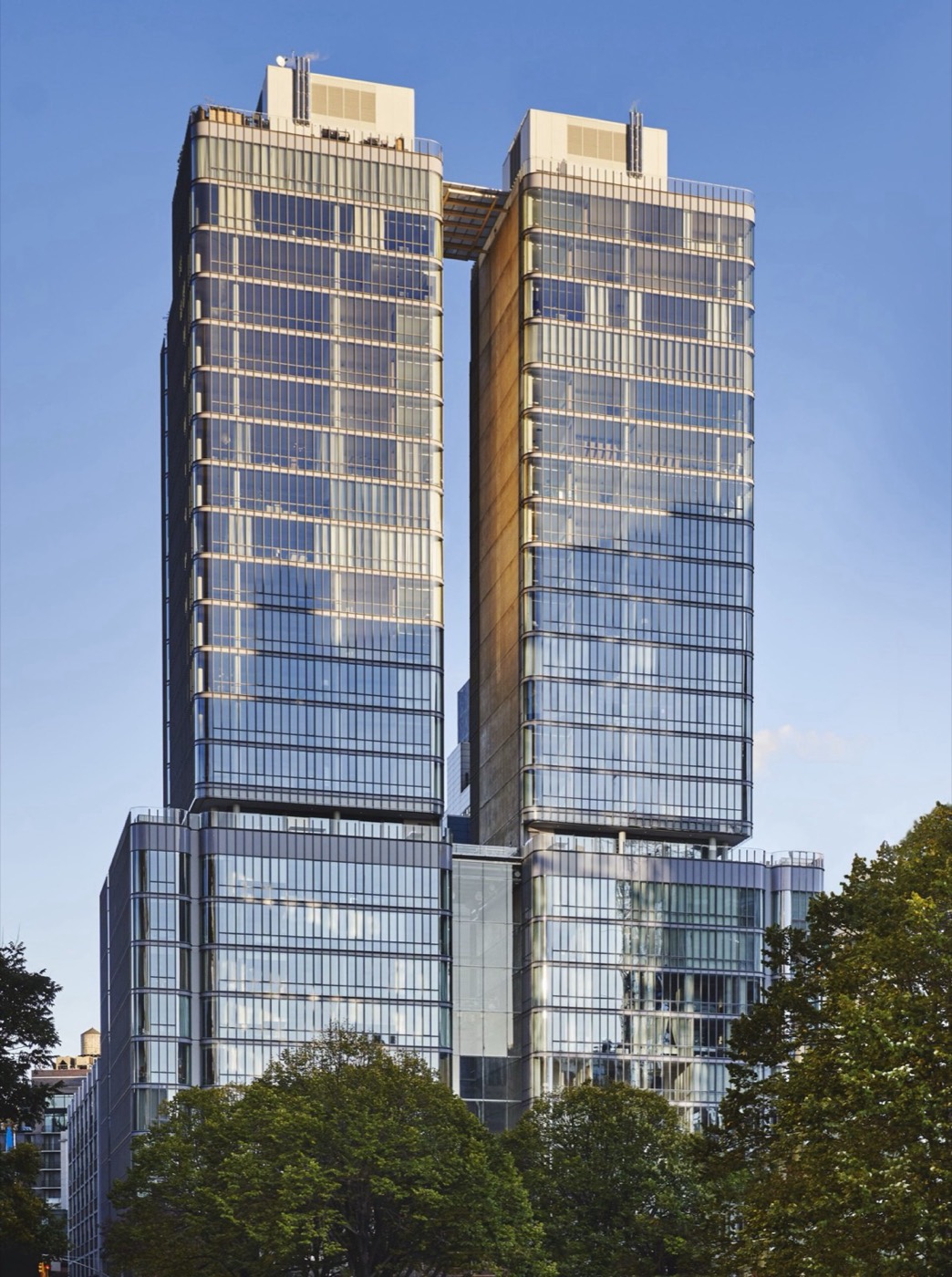 565 Broome Soho Building exterior / all-glass facade (Renzo Piano)