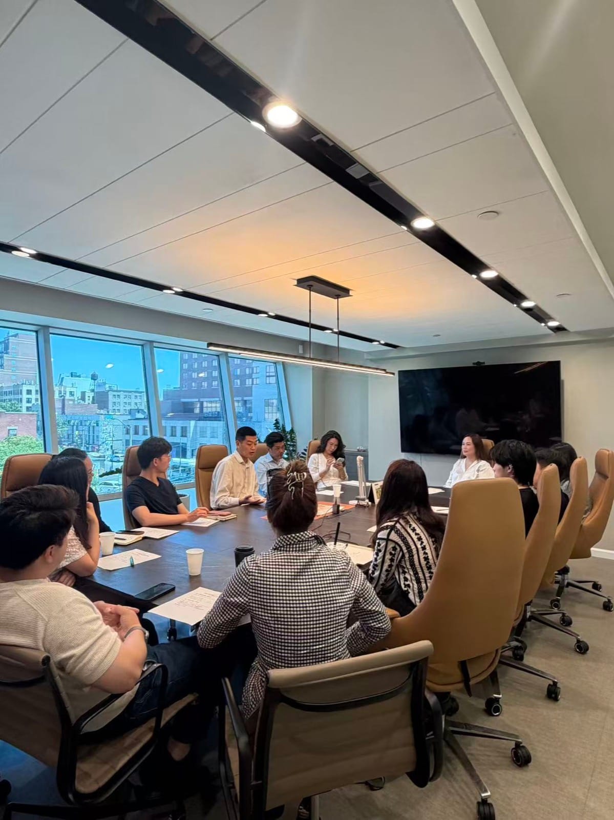 Homix agents in a roundtable coaching session